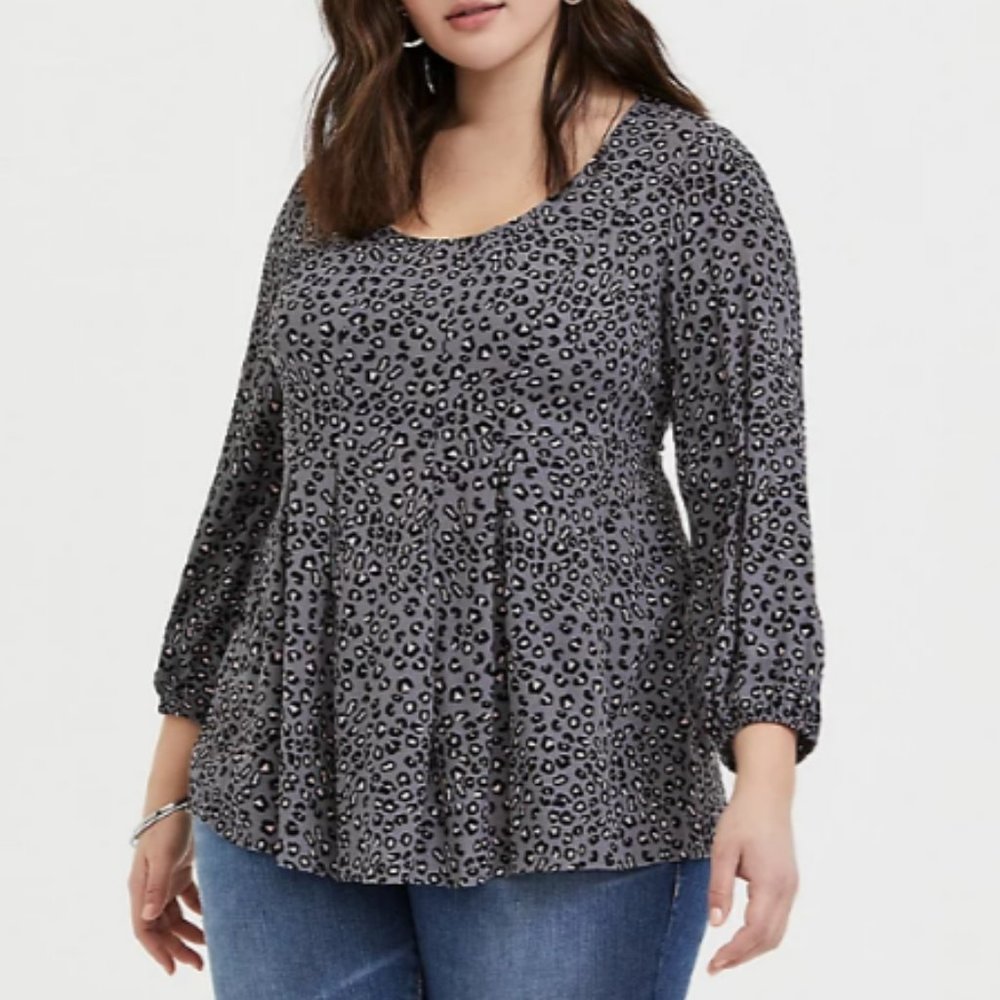 TORRID GREY LEOPARD CRINKLE GAUZE PLEATED FIT FLAR
